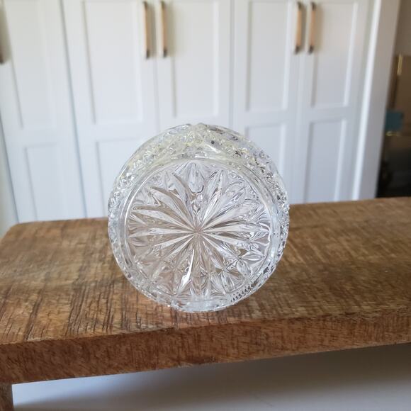 VTG Cut Glass Crystal Decanter Bird Motif Barware Clear Stopper Heavy Pressed - Picture 8 of 8